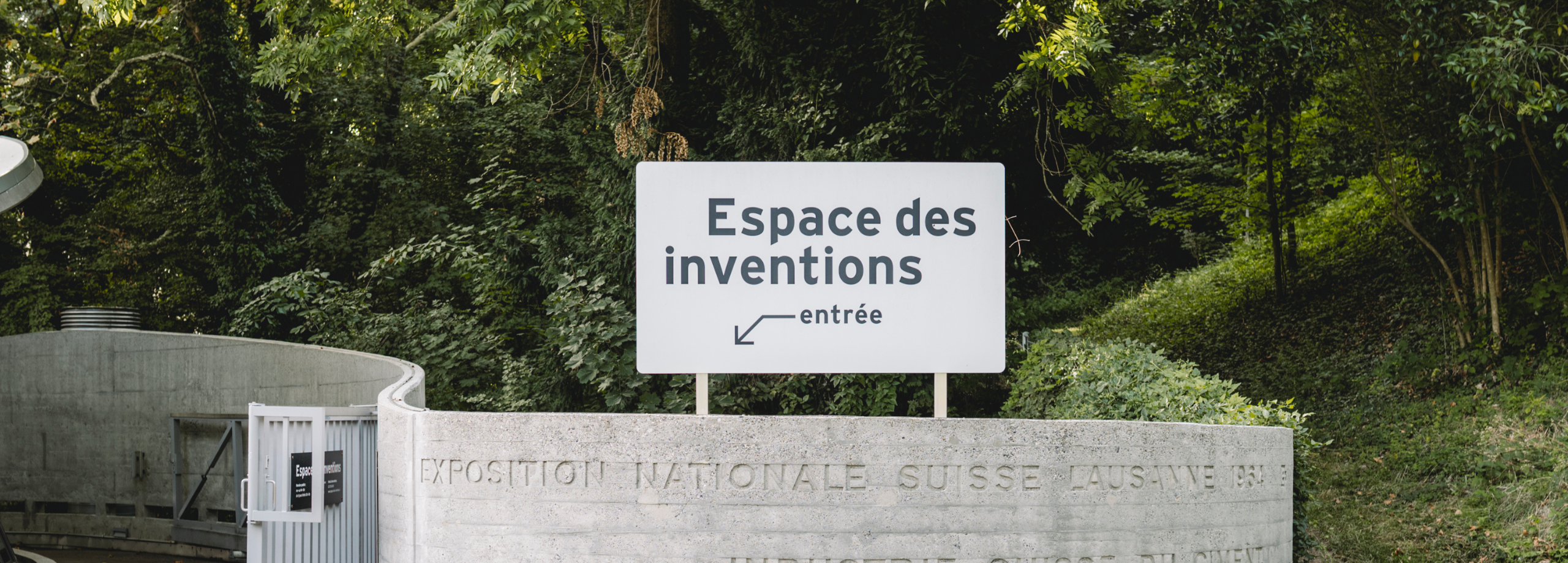 Entrée du batiment de l'Espace des Inventions